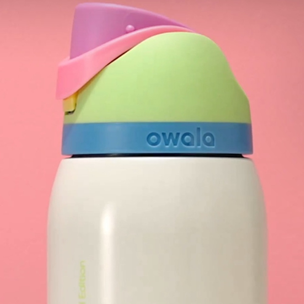 Glow in the Dark Limited Owala Free Sip